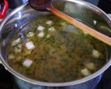 Tárkonyos karalábéleves húsgombóccal recept fázis 3 fotója
