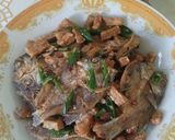 Foto langkah ke 4 dari resep Oseng Ikan Asin Cabe Ijo.