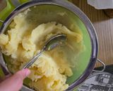 Foto langkah ke 4 dari resep Mashed Potato Keju Lembut.