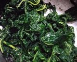 Gambar langkah 2 resipi Sayur Goreng Daun Betik.