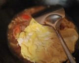 Foto langkah ke 3 dari resep Telur dadar asam manis.