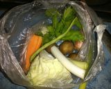 Foto langkah ke 1 dari resep Sop Sayur Sosis.