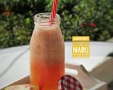 A picture of step 2 of Tomato Lime Honey Smoothie.