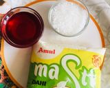 A picture of step 1 of Rose lassi.