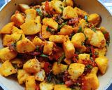 A picture of step 3 of Leftover Idli Masala.