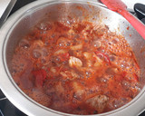 Foto del paso 3 de la receta: Cerdo en salsa con pimientos del piquillo