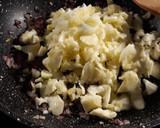 Foto del paso 2 de la receta: Nidos de calabacín relleno de atún y queso azul