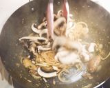 大蝦菠菜蘑菇意粉 附「實作影片」的食譜步驟6照片