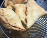 A picture of step 3 of Samosa.