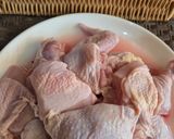 Foto langkah ke 1 dari resep Ayam Goreng Kremes.