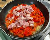Une image de l'étape 5 de Lentilles brunes aux poivrons rouges et lard fumé.