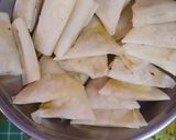 A picture of step 2 of Chicken samosa.