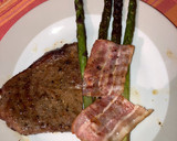 Foto del paso 7 de la receta: Espárragos grillados con tocino y Bife.