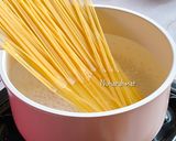 Gambar langkah 1 resipi Creamy Cheese Spaghetti.