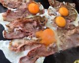 Une image de l'étape 3 de Œufs au bacon à la plancha.