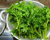 Foto langkah ke 2 dari resep Resep Gulai Santan Enak Daun Kenikir.