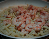 Foto del paso 7 de la receta: Pasta en salsa de queso mozzarella con camarones