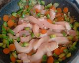 Foto del passaggio 4 della ricetta Straccetti di Lonza di Maiale con Verdure e Salsa di Soia