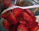 Foto langkah ke 3 dari resep Overnight Oatmeal Strawberry.