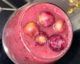 A picture of step 4 of Red grapes daiquiri.