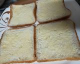 A picture of step 3 of Cheese chilli sandwich.