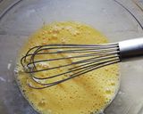 Une image de l'étape 1 de Mini cake super moelleux au pesto / parmesan / jambon 🤤.