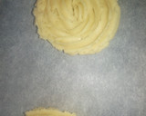 A picture of step 3 of Piped cookies.