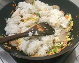 Foto langkah ke 2 dari resep Nasi Goreng Hongkong Teri Medan.