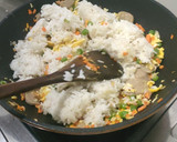 Foto langkah ke 2 dari resep Nasi Goreng Hongkong Teri Medan.