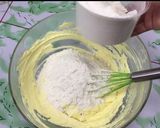 Foto langkah ke 2 dari resep Lekker holland tanpa mixer wangi dan enak.