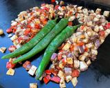 Une image de l'étape 14 de Aubergine et poivron aux tomates confites, coriandre et épices.