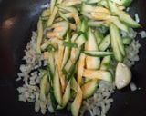 Foto del paso 1 de la receta: Salteado de arroz y camarón