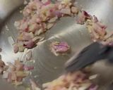 Foto del paso 3 de la receta: *Despertar Mexicano* HUEVOS CON CHILE SERRANO, CEBOLLA MORADA Y JITOMATE