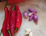 Foto langkah ke 2 dari resep Kering tempe dan kacang asem pedas manis.