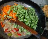Foto langkah ke 3 dari resep Tumis buncis wortel brokoli+ telur orak arik.