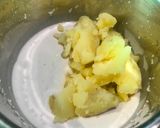 A picture of step 3 of Aloo bhagar dosa.