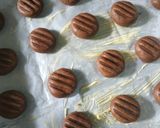 Foto langkah ke 3 dari resep Kue Kering Coklat.