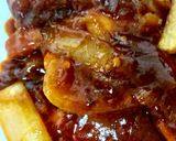 A picture of step 7 of My Tasty Chicken, Onion in BBQ Sauce with Homemade Chips 🤩.