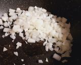 Hình bước làm 1 của món Bánh pateso nhân thịt trứng