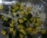 Foto del paso 1 de la receta: Revuelto de zapallitos verdes, cebolla y huevo😋💚 🍽