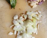 Foto langkah ke 3 dari resep Tumis Jantung Pisang Teri.