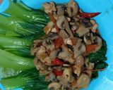 Foto langkah ke 4 dari resep Pakcoy siram jamur.