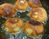 A picture of step 6 of Tea kadai kajada (Muttai Kose).