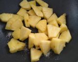 Une image de l'étape 2 de Ananas poêlé a la cardamome.