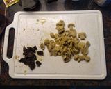 Foto del paso 3 de la receta: Pollo a la crema con champiñones y hongos de pino