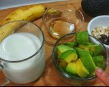 A picture of step 1 of Avocado Banana Milkshake.