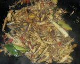 Foto langkah ke 4 dari resep Abon Salem pedas aroma jeruk purut.
