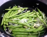 A picture of step 2 of Green Bean In Tomato Sauce.
