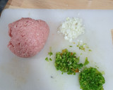Foto del paso 1 de la receta: Albóndigas de pollo con guarnición de patatas asadas
