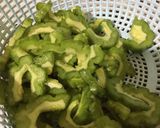 Foto langkah ke 1 dari resep Tumis Pare Rebon.
